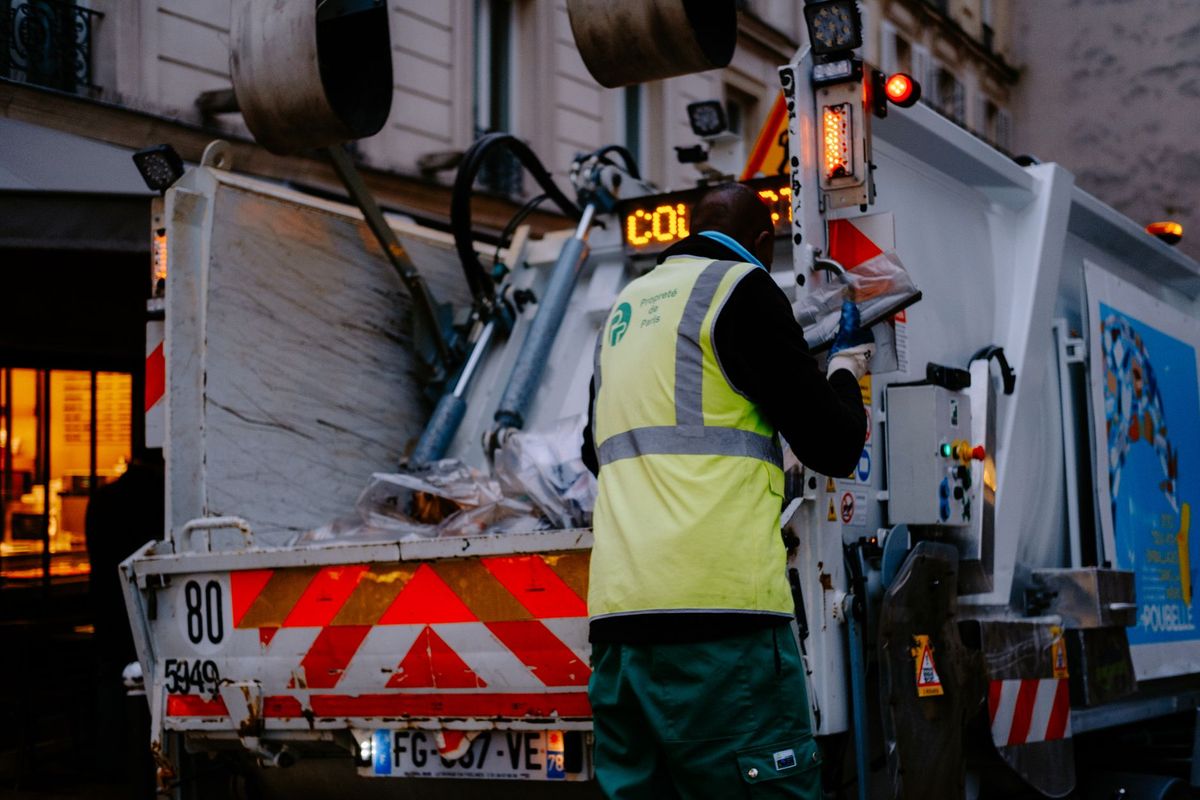 Junk removal truck and crew serving a Glen Raven neighborhood